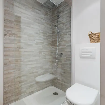 Renting - 9b Massena - Chic Escape In The Heart Of Comfort & Charm ! Daire Nice