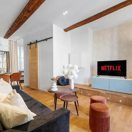 Renting - 9b Massena - Chic Escape In The Heart Of Comfort & Charm ! Apartment *