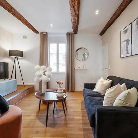 Renting - 9b Massena - Chic Escape In The Heart Of Comfort & Charm ! Apartment Nice