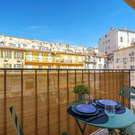 Renting - 9b Massena - Chic Escape In The Heart Of Comfort & Charm ! Apartment