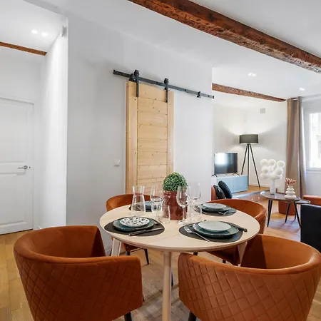 Renting - 9b Massena - Chic Escape In The Heart Of Comfort & Charm !