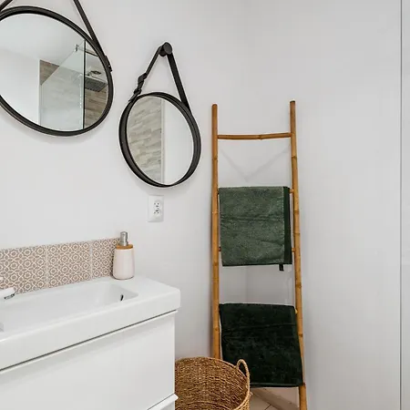 Renting - 9b Massena - Chic Escape In The Heart Of Comfort & Charm ! Apartment *